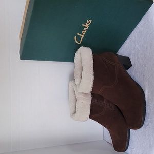 Clarks Bendables women's Sz  11W Brown Suede Boots